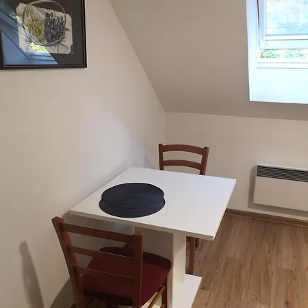 Apartament Les 6 *